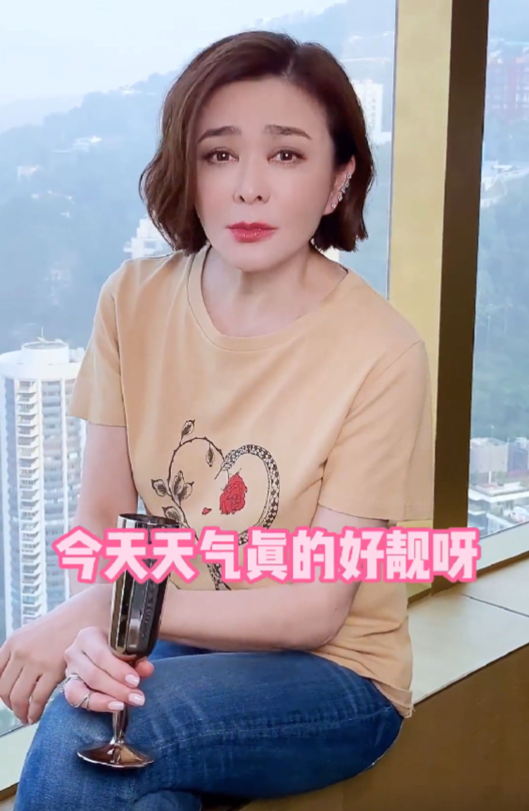 刘德华|刘德华和关之琳同一天发视频，网友：你们在暗示什么