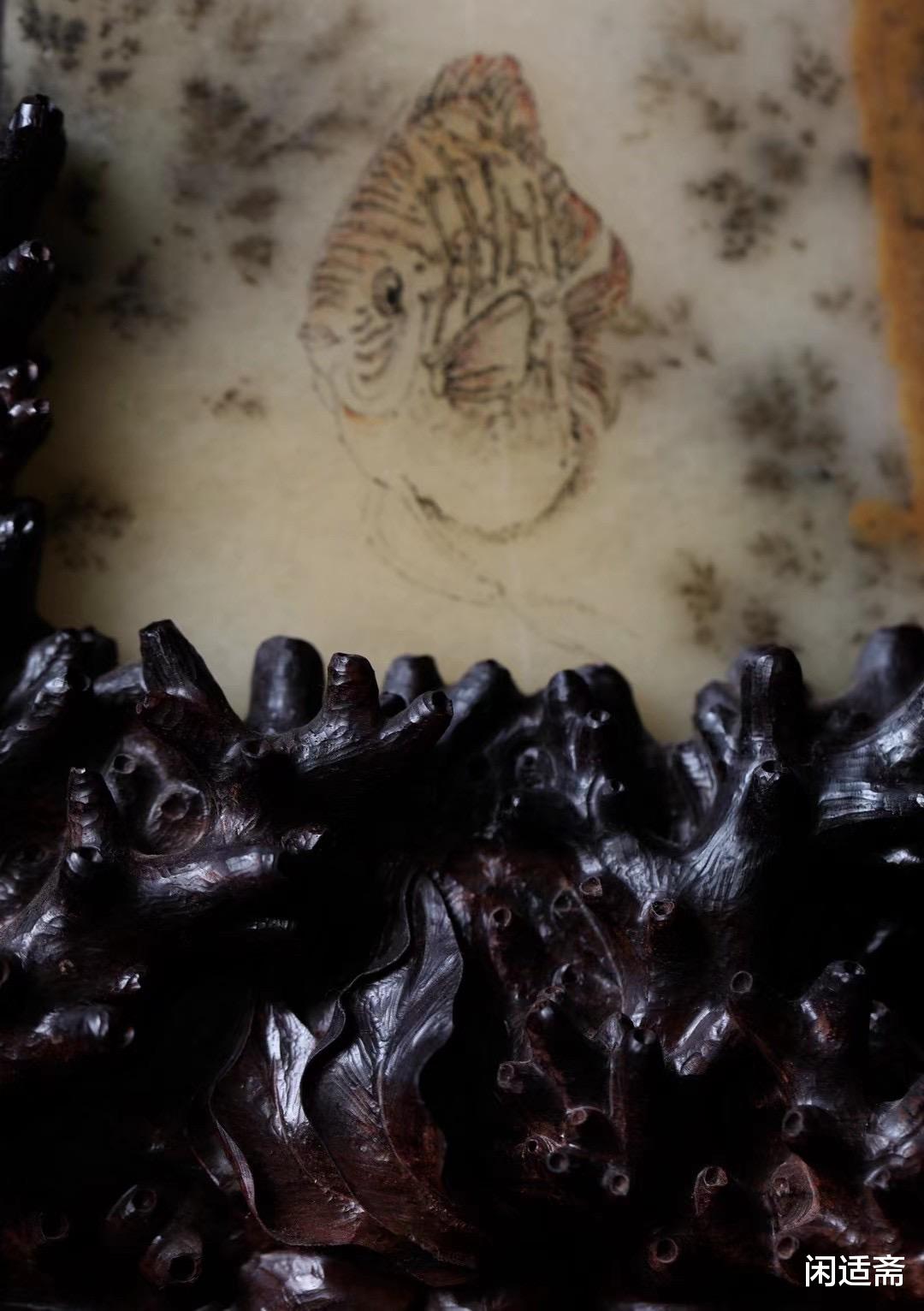 黄龙玉|文房清供摆件，紫檀配黄龙玉，鱼乐图