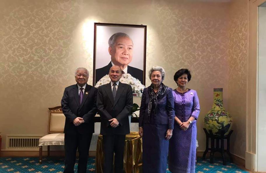 长脖子爸比说|柬埔寨公主13岁嫁给西哈努克为妾，生了4儿3女却无法母凭子贵