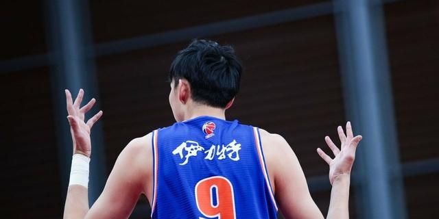 周琦|辽篮仅需1800万就能得到周琦？睢冉又把大魔王害了，还差1年咋办？