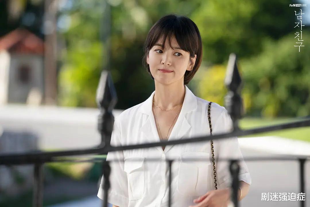 张基龙|韩剧推荐:张基龙、宋慧乔一起撑雨互相凝望——《现在正在分手》