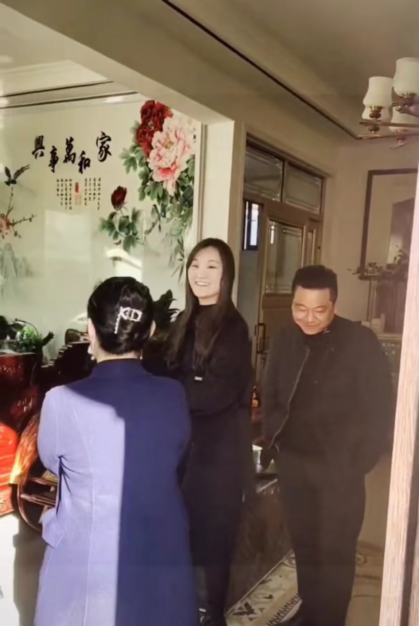 陈亚男|陈亚男回家不受待见?20分钟不到灰溜溜离开,是作秀还是真心