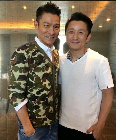 邹市明|都说邹市明的老婆穿着太暴露, 她的美一点不输柳岩