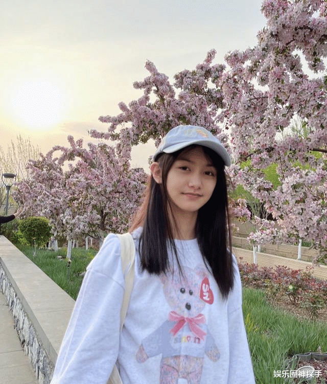 张籽沐|张籽沐14岁愈发漂亮，6岁弟弟已长大，姐弟合影都是高颜值