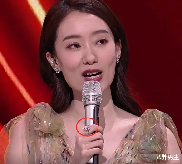 张小斐|张小斐这半个月来的遭遇，揭开了娱乐圈最势利的一面