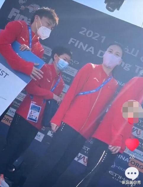 全紅嬋|可恨！全紅嬋領(lǐng)獎(jiǎng)時(shí)，被粉絲要求摘下口罩，妹妹2個(gè)字回應(yīng)，真懂事