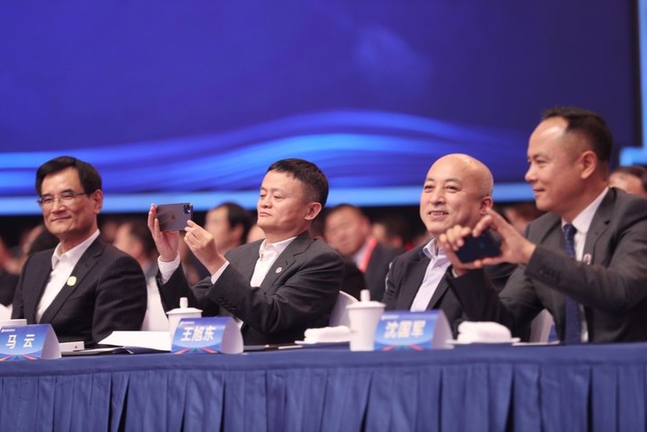 马云|连马云都用定制版的iPhone!定制版的iPhone到底好在哪儿了?