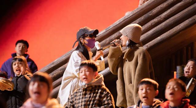 谢娜|湖南跨年晚会添新女主持，杜海涛和李维嘉缺席，谢娜和吴昕成嘉宾