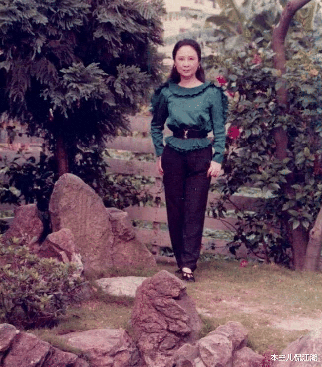 平鑫涛|6岁和父母一起自杀，抢别人老公，比琼瑶剧更毁“三观”的是琼瑶