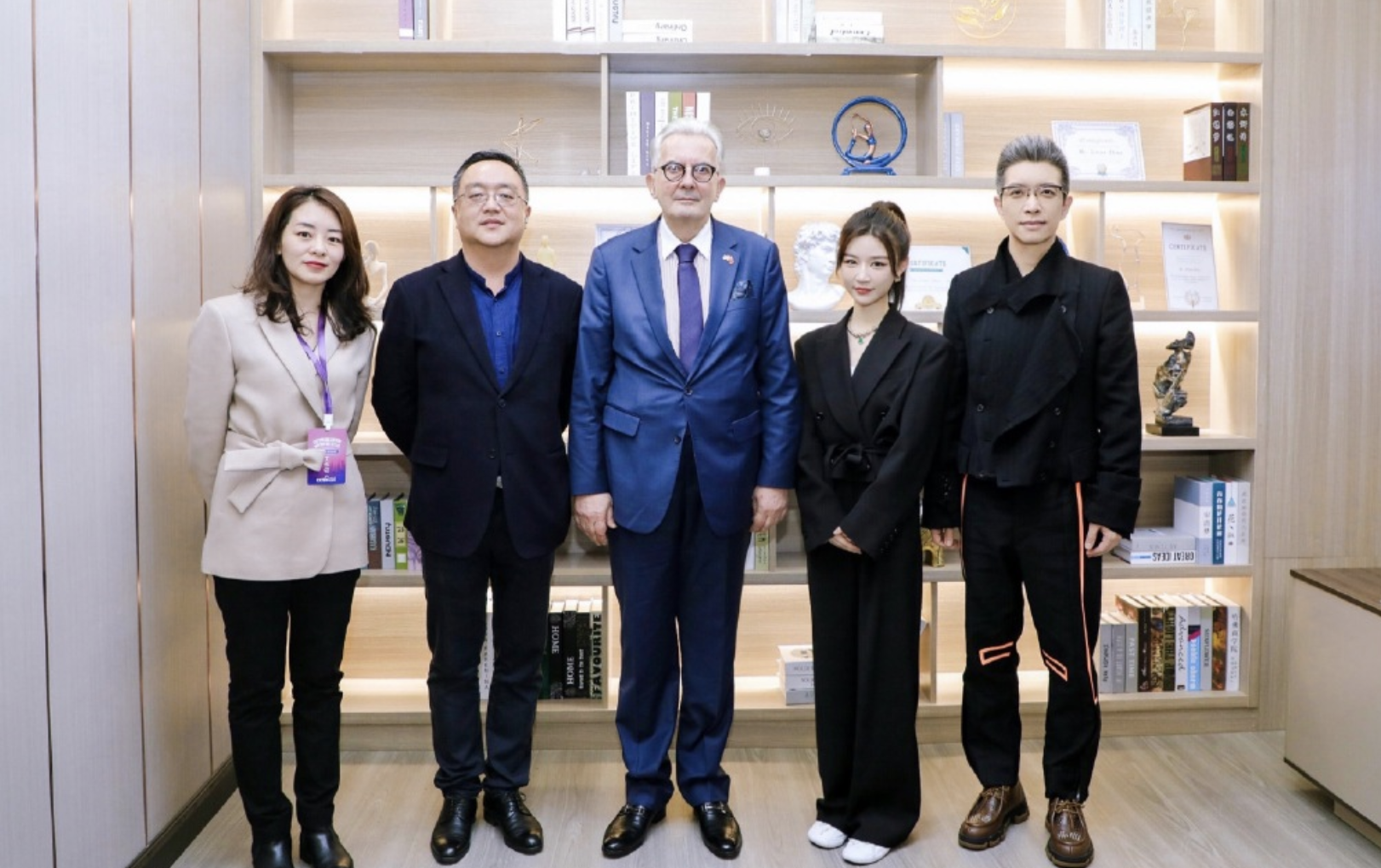 雪梨|继禁言后雪梨林珊珊再被封号，此前因偷税漏税被处罚，共计9000万