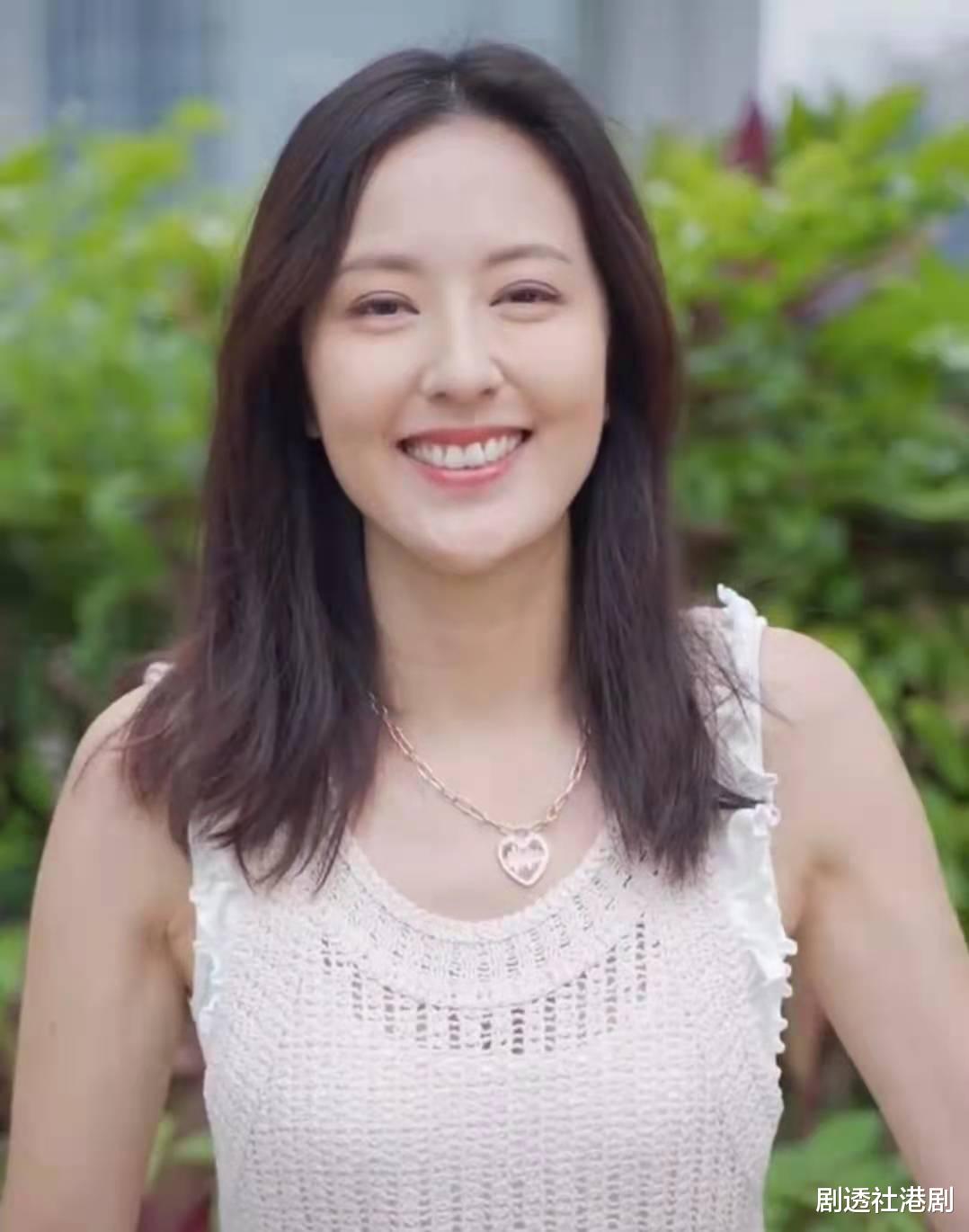 唐诗咏|发福显老？40岁TVB视后零滤镜颈纹超明显，被吐槽差距大像师奶