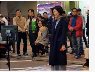 星光大道|星光大道冠军近况凄凉，街头卖唱仅数人围观，曾和李谷一春晚合唱