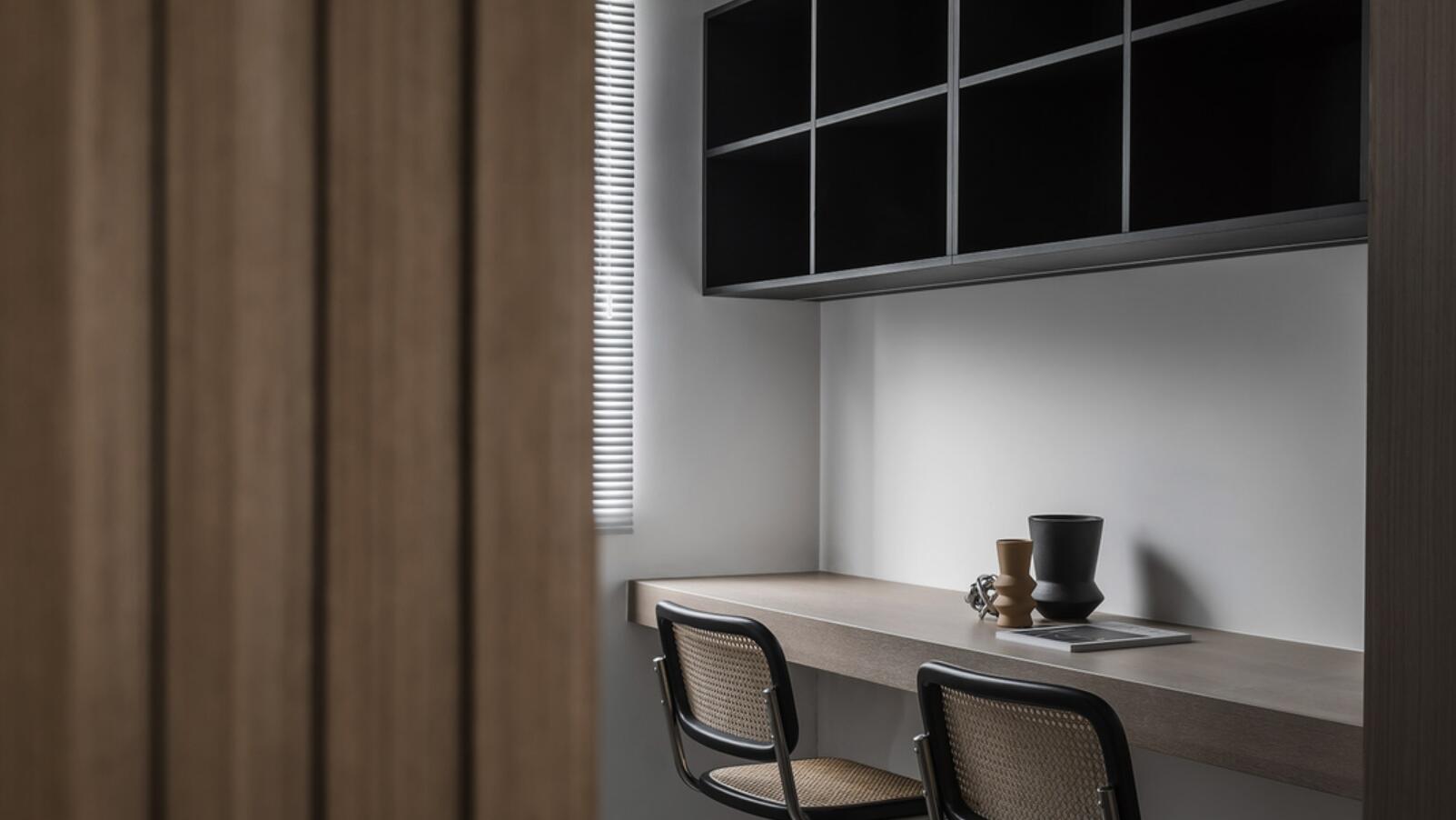 精装房就该有精装的样子，她坚持对空间重组，完工后高级多了