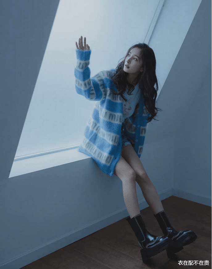 衣在配不在贵|杨幂私服挺舍得破费，穿的针织衫1万5一条，但百元短裤却很接地气