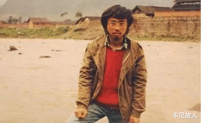 他15岁上北大,25岁卧轨自杀,生前写下一首诗,几乎每个人都听过