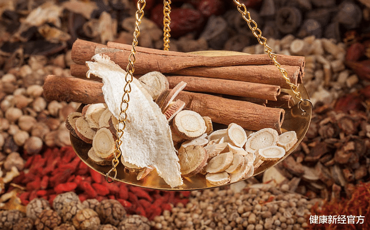 芹菜|血压“稳定剂”已找到，芹菜加上它，每天坚持吃一点，血压嗖嗖往下降