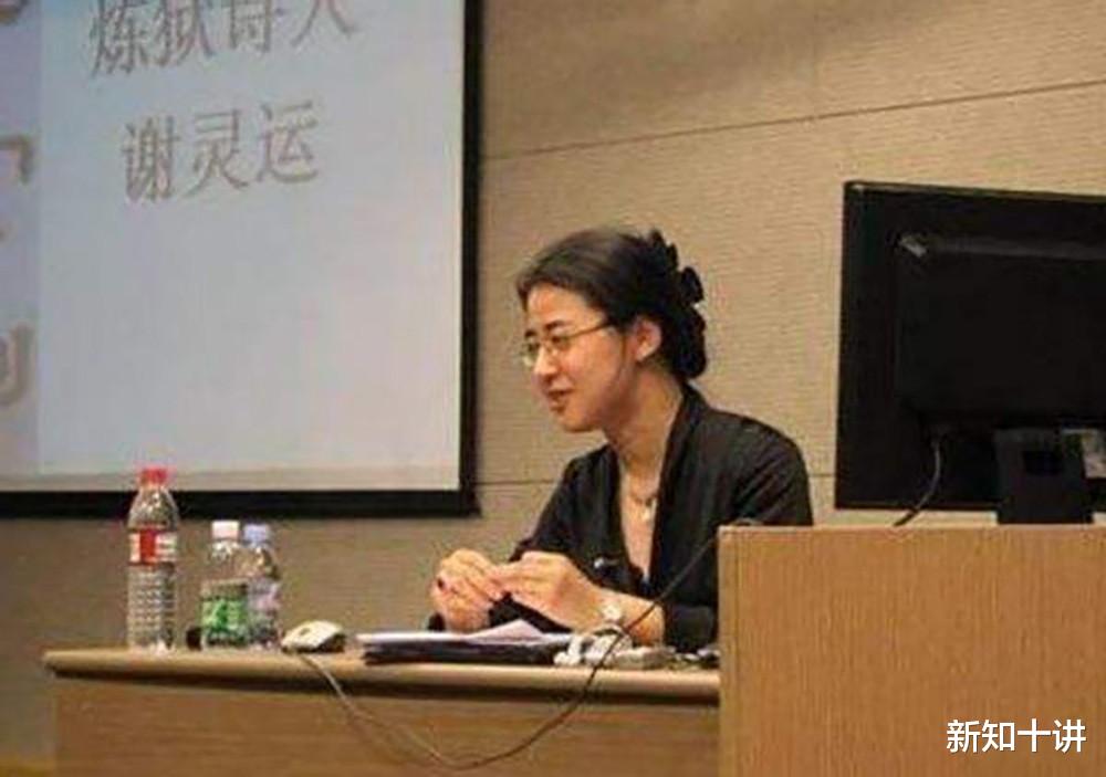 |1999年，北大才女田晓菲嫁给美国老头，如今怎么样了？