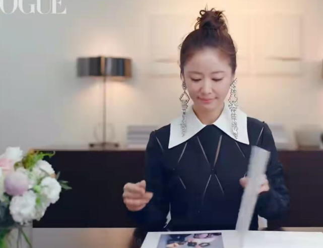 林心如|45岁林心如用力过猛！扎丸子头强行扮嫩，可惜脸部僵硬竟显违和感