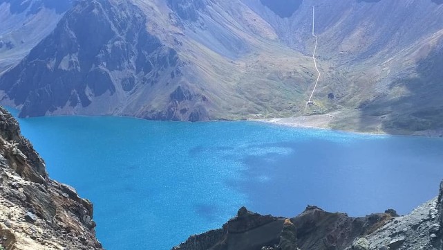 长白山天池 长白山天池的水只出不进，为什么不会干涸？这么大一水池真没鱼？