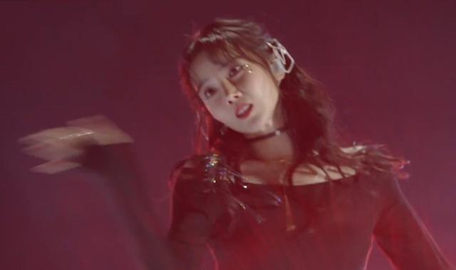 陈小纭|陈小纭遇事故，长筒靴突然滑落，下一秒救场姿势看呆全场姐姐