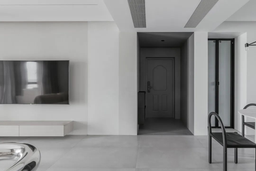 看腻了性冷淡风？他用木白灰，打造了三代人都爱的小三房