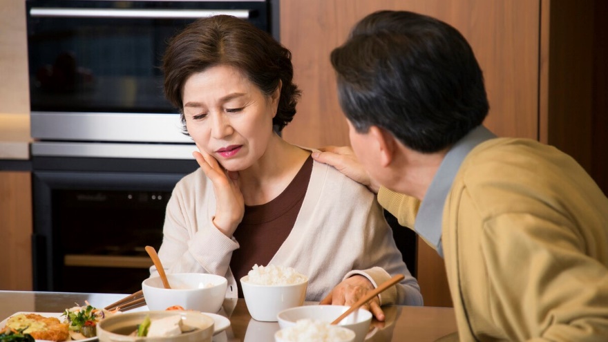看大医 糖尿病，为何倍受牙周炎“猛烈攻击”？医生：多因为2个认知所致