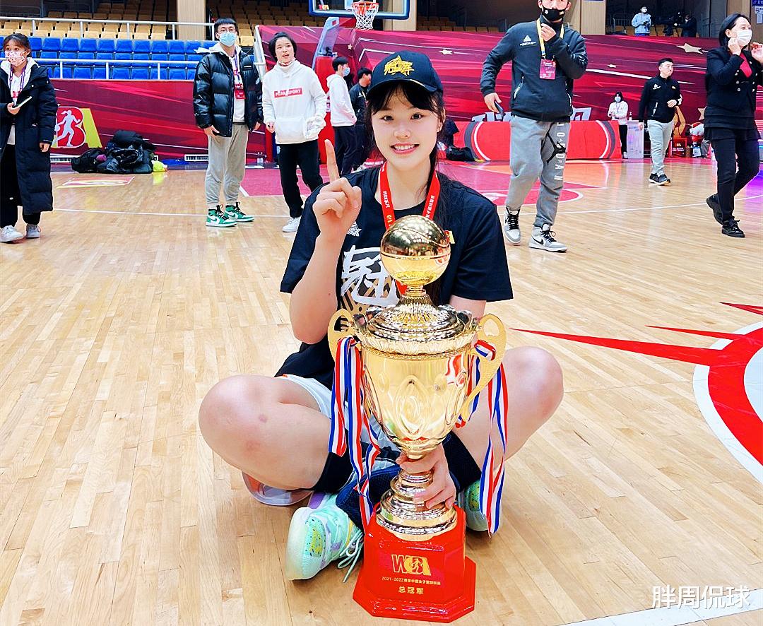 李月汝|37分32篮板!李月汝打爆总决赛,中国女篮大魔王率队三连冠