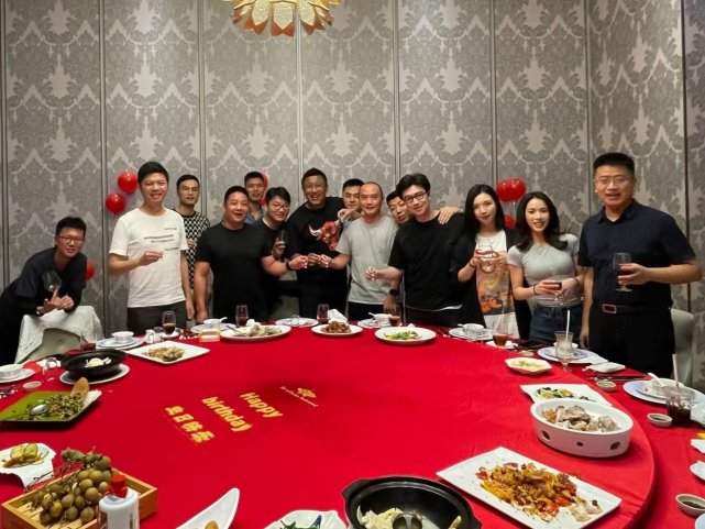 熙攘体育 张恩华生日宴现场曝光，晚10点仍与朋友互动，回家后休克抢救无效