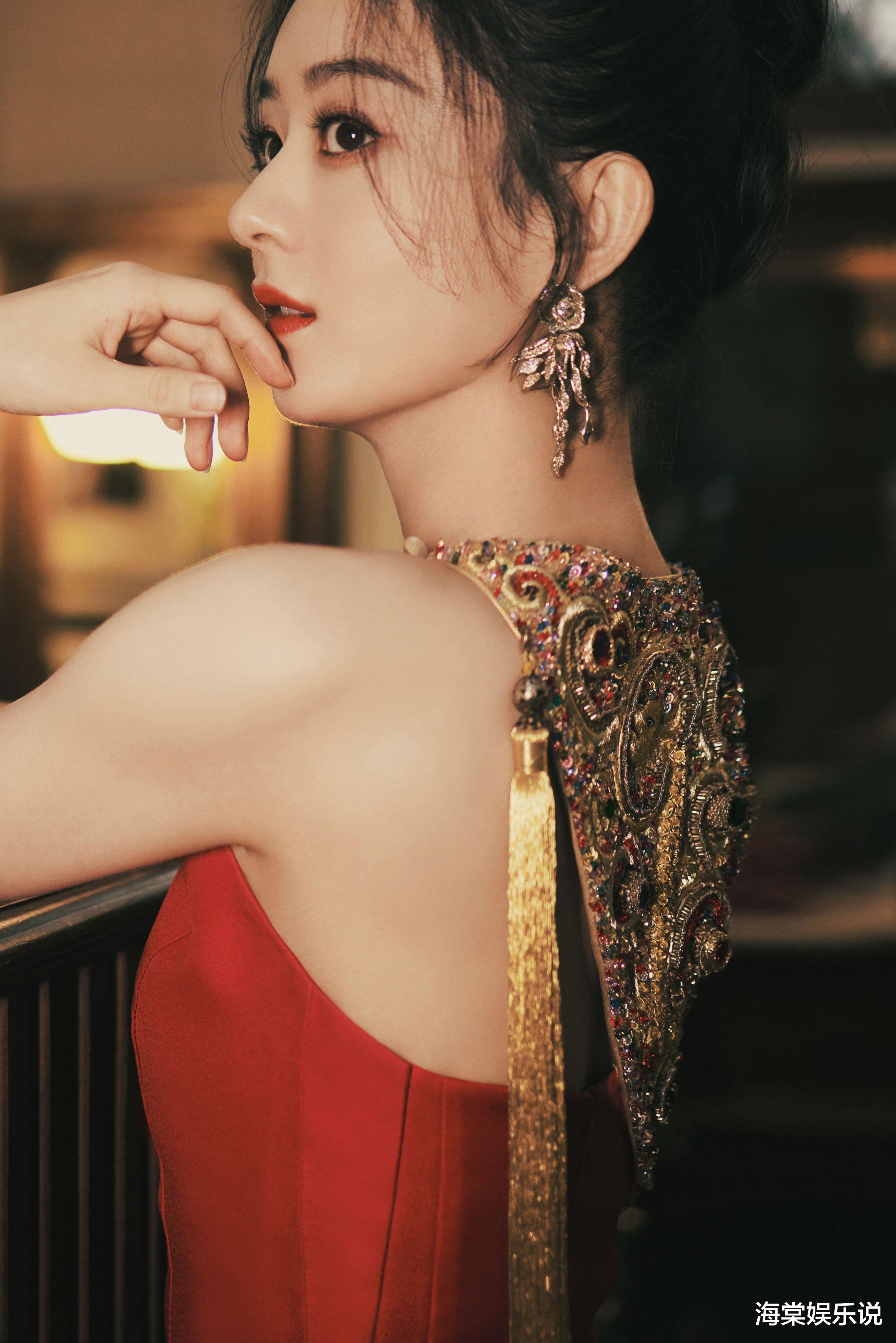 赵丽颖|赵丽颖10月14日直播预热：红裙摇曳，佩戴流苏镶金七彩钻璀璨夺目