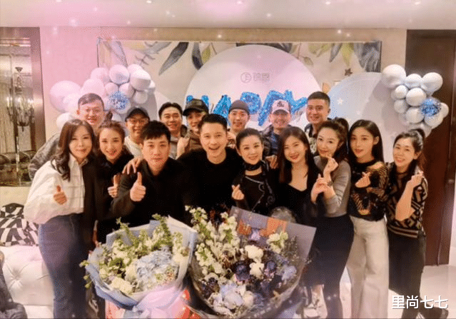 李小萌|王雷大办生日宴，二胎正脸曝光，李小萌产后20天脸型暴瘦大变样