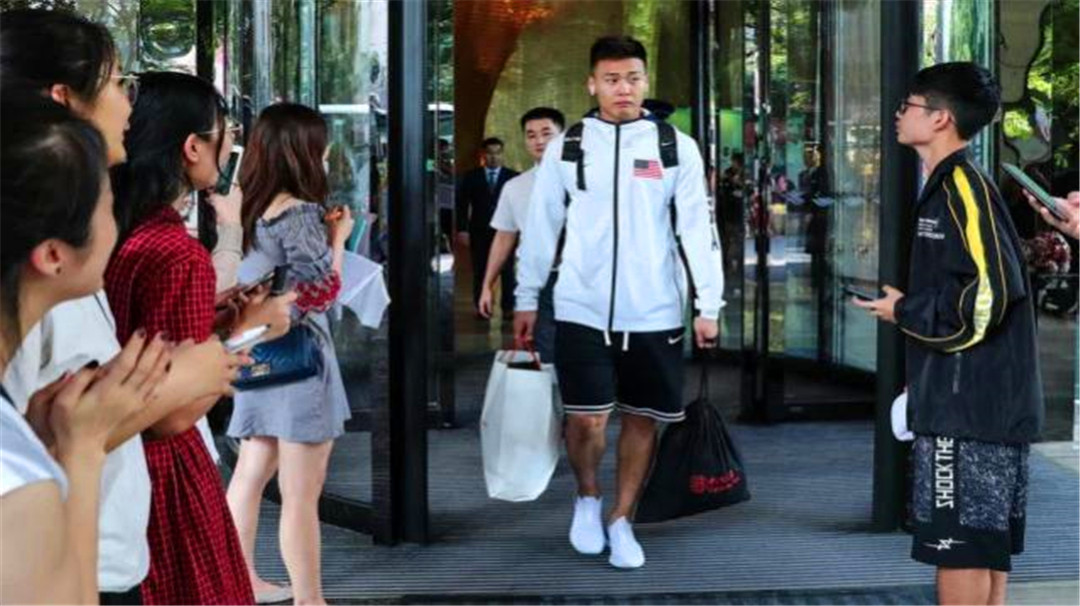 赵睿|拒绝原谅！赵睿终于回应穿美国队服，篮协处理结果出炉