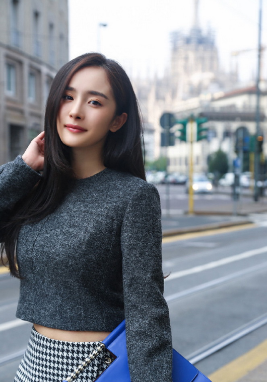 杨幂|杨幂新高定造型曝光，谁注意到她所佩戴珠宝：一套房都没这贵！