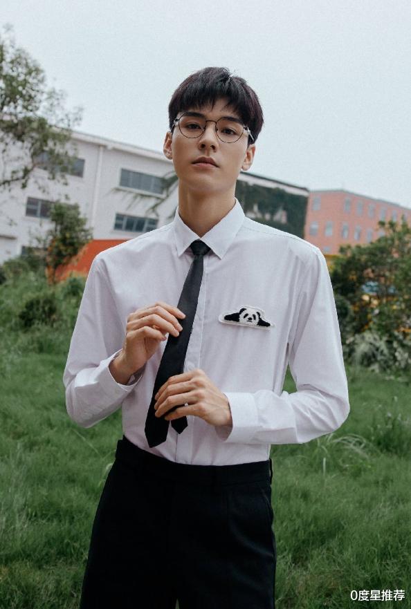0度星推荐|龚俊综艺路透释出,直拍生图看呆众人,眉目清秀状态绝了