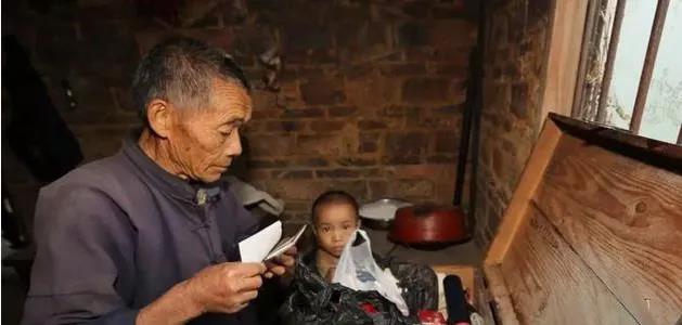 博士后|北大博士后年薪几十万，母亲病重不肯回来相见，哥哥：他也没办法