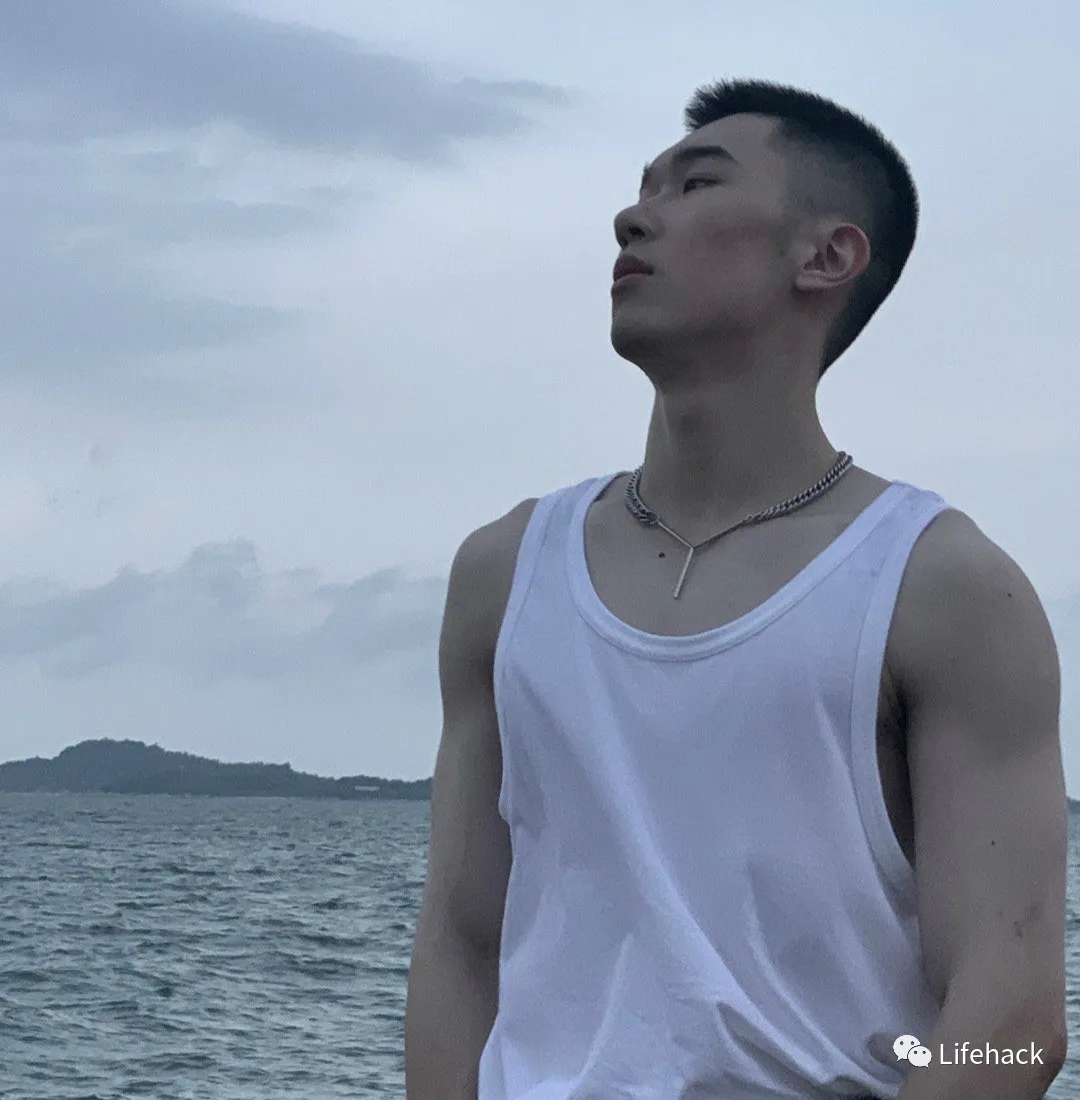 酸奶|网吧偶遇寸头天菜,果然男生留寸头最帅比