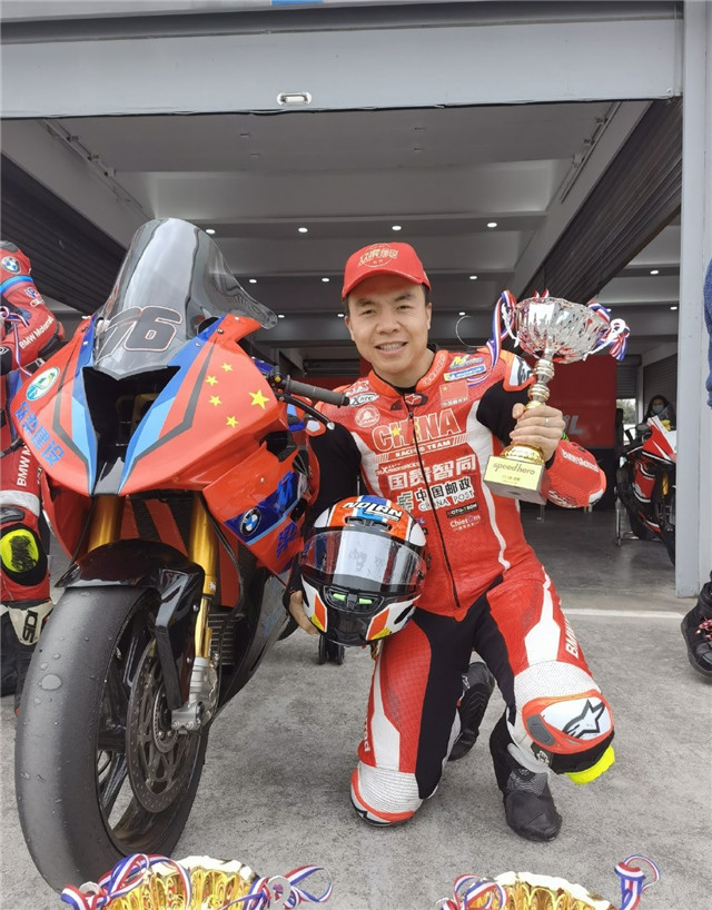 尹正|继于月仙后赛车手马赛因车祸去世，尹正发文哀悼，他刚新婚2个月