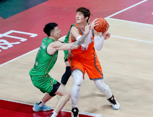 篮网队|被批软蛋！王哲林正负值-21，0次低位单打，却被大韩抢走20个篮板