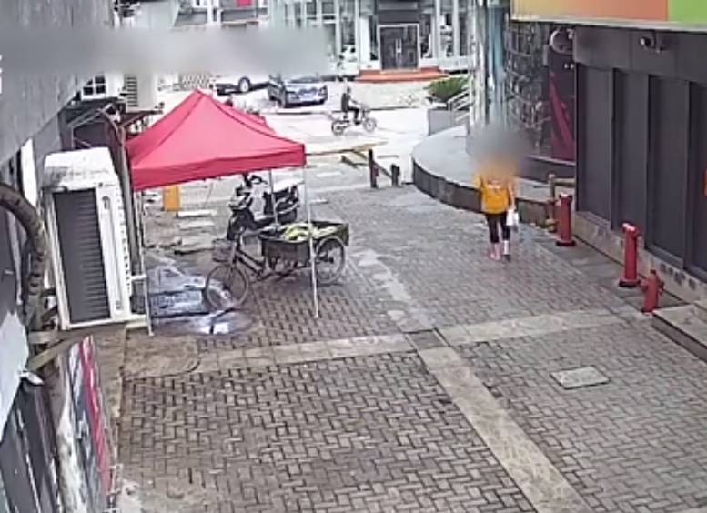 民生小鱼 女子在卫生间产子后，竟掐死扔垃圾桶，被捕后面对质询却毫无悔意