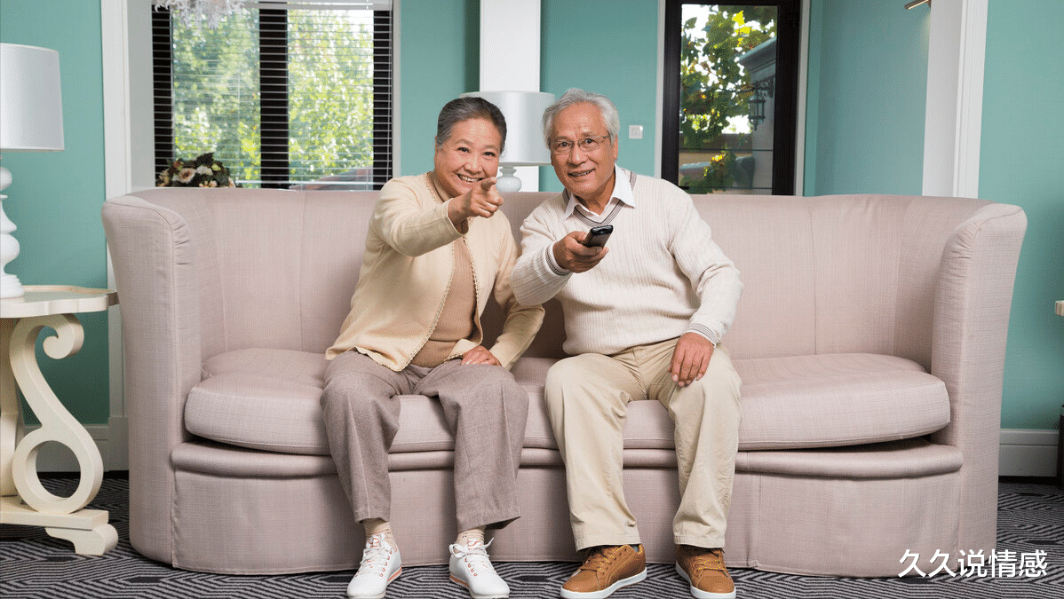 离婚 和42岁男人再婚2个月散伙，60岁大妈：他要求太过分，我接受不了