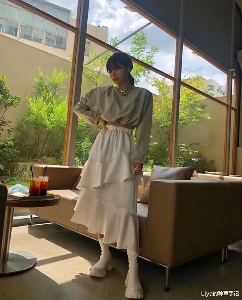 Liya的种草手记 卫衣 + 半裙 = 好看 + 高级