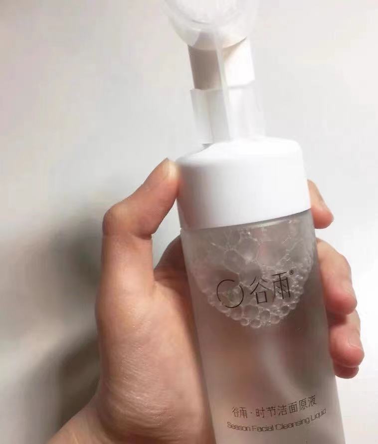 种草的小小苏|超市里“最不起眼”的几款洗面奶，穷人看不起，有钱人却成箱买