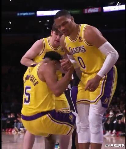 威斯布魯克|威少19+7長(zhǎng)舒一口氣！兩次關(guān)鍵防守+制勝三罰，0個(gè)失誤賽季首次