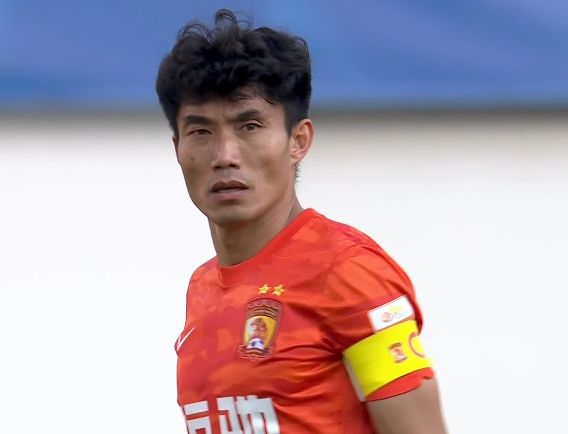 郑智|41岁134天！郑智创造历史：打满全场，膝盖被踩踏＋对骂，获评MVP