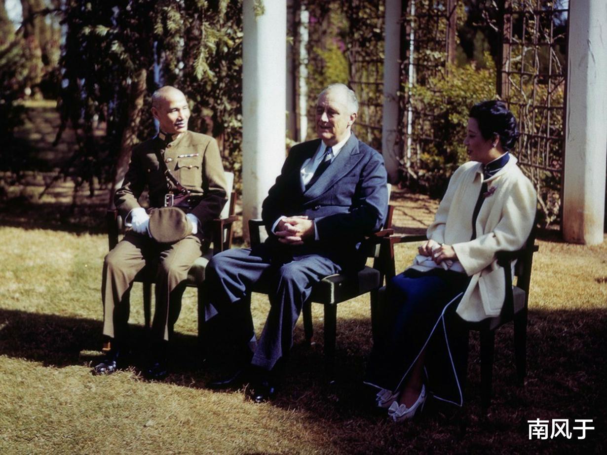 艺伎|39张无PS的老照片，张张匪夷所思，艺伎正给顾客做鬼脸～