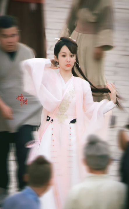 陈晓|《沉香如屑》还没拍完，成毅便又迎新剧，这阵容确定没在开玩笑吗