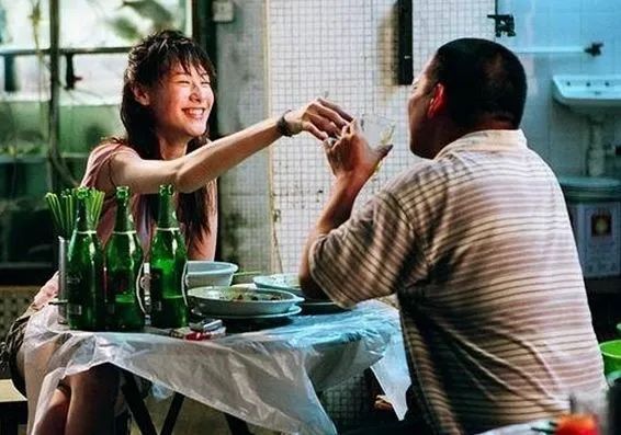 InsDaily|21岁未婚先孕，坐拥上亿身家，退圈10年的梁洛施现在怎么样了？