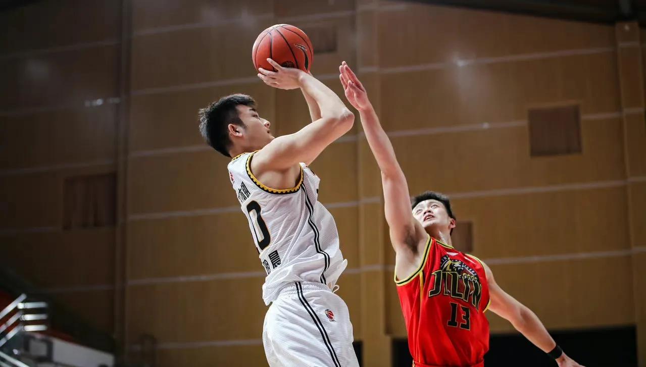 遼寧男籃|遼臺(tái)拒播！遼寧VS吉林熱身賽火熱來襲，劉志軒回歸莫蘭德硬扛內(nèi)線