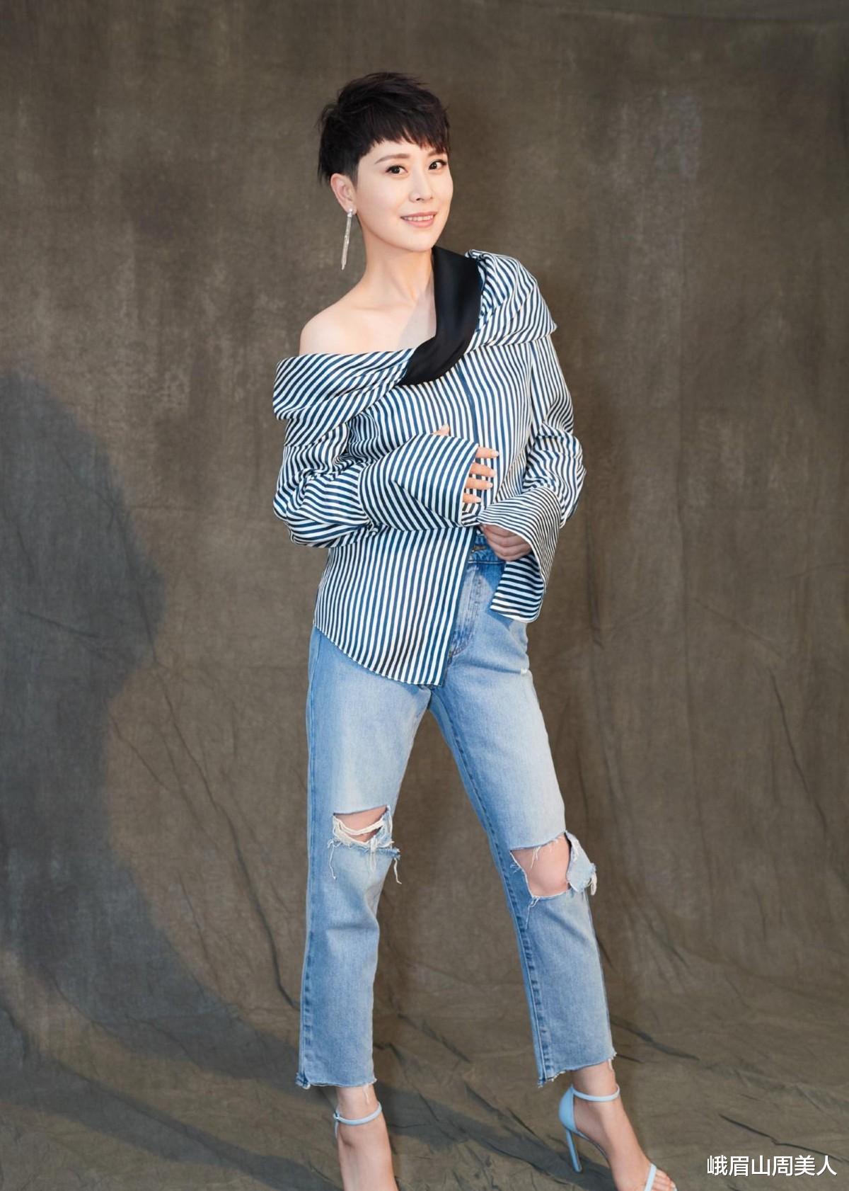 峨眉山周美人|阔腿裤早就烂大街了, 今夏流行的是“烟管裤”, 修腿显瘦又时髦