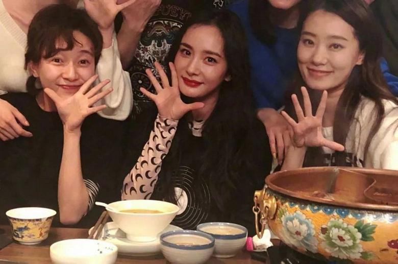 张小斐|张小斐凭《你好，李焕英》走红后，才发现这几个当红女星是她同学