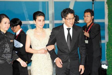 郭晶晶|郭晶晶进霍家是布局？她对霍家影响巨大，霍启刚势在必得香港一哥